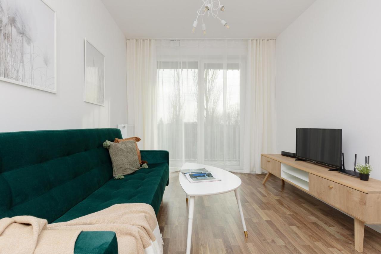 Stacja Wola Apartments With Parking By Noclegi Renters Varsó Kültér fotó