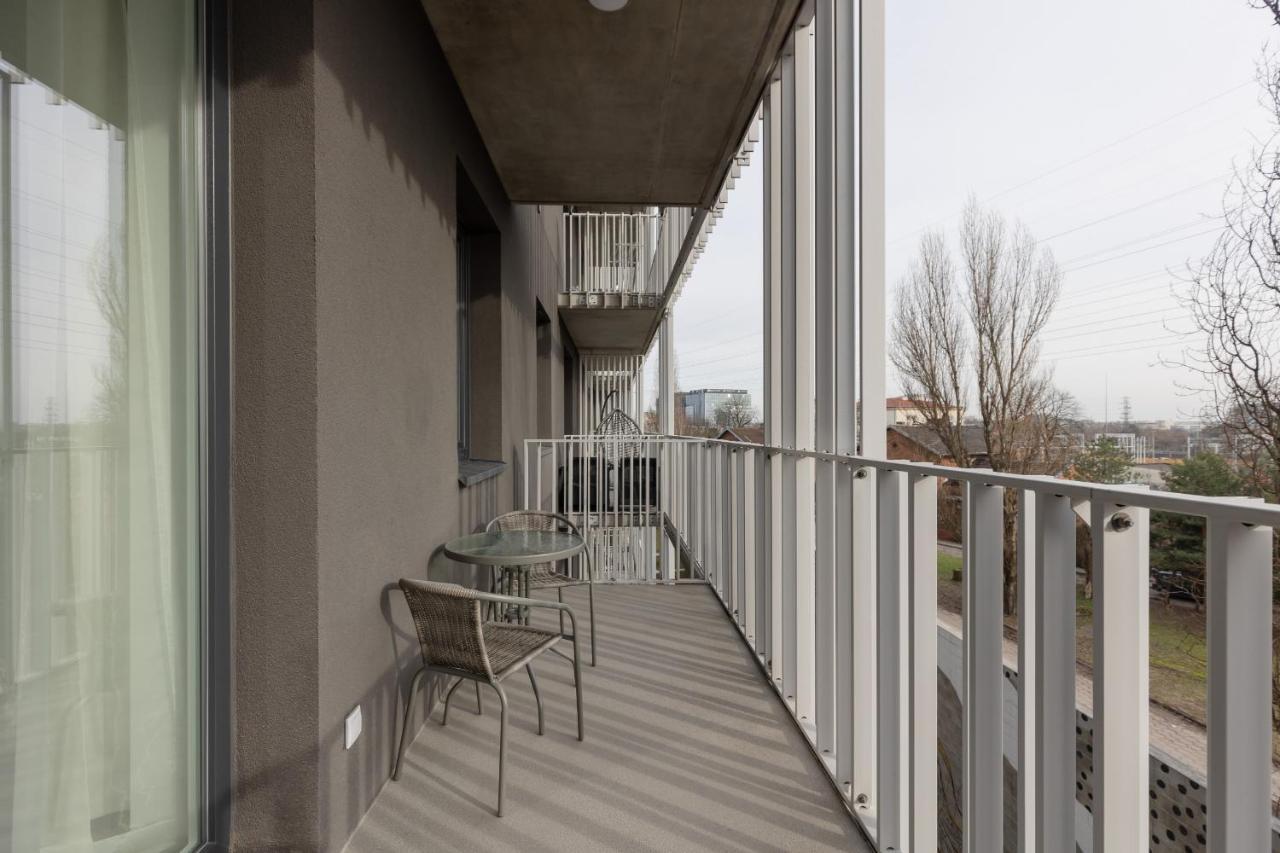 Stacja Wola Apartments With Parking By Noclegi Renters Varsó Kültér fotó