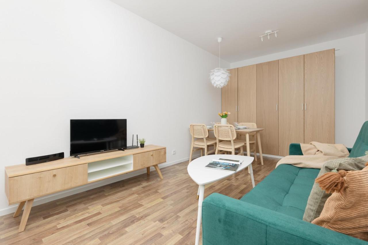 Stacja Wola Apartments With Parking By Noclegi Renters Varsó Kültér fotó