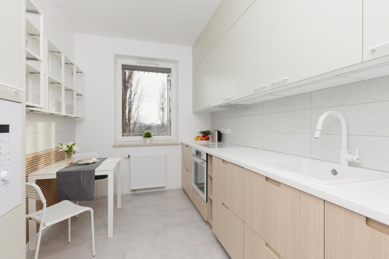 Stacja Wola Apartments With Parking By Noclegi Renters Varsó Kültér fotó