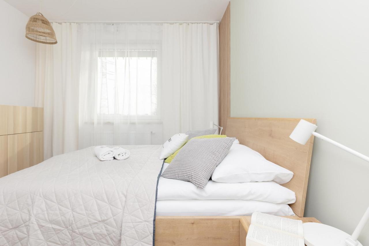 Stacja Wola Apartments With Parking By Noclegi Renters Varsó Kültér fotó