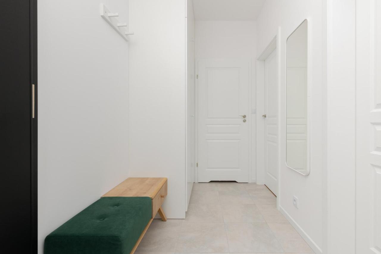 Stacja Wola Apartments With Parking By Noclegi Renters Varsó Kültér fotó
