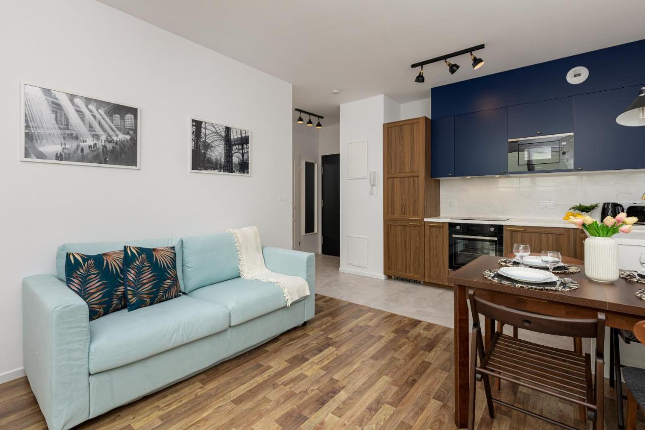 Stacja Wola Apartments With Parking By Noclegi Renters Varsó Kültér fotó