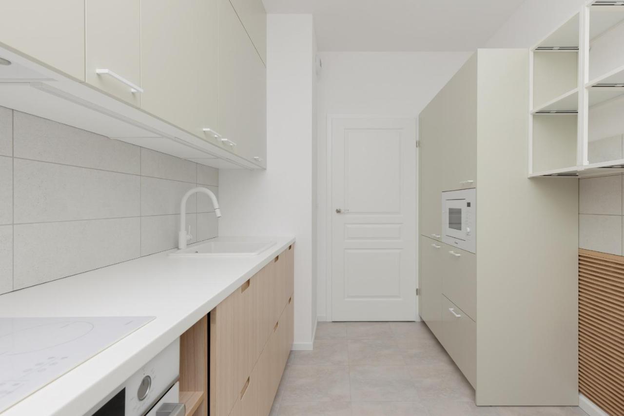 Stacja Wola Apartments With Parking By Noclegi Renters Varsó Kültér fotó