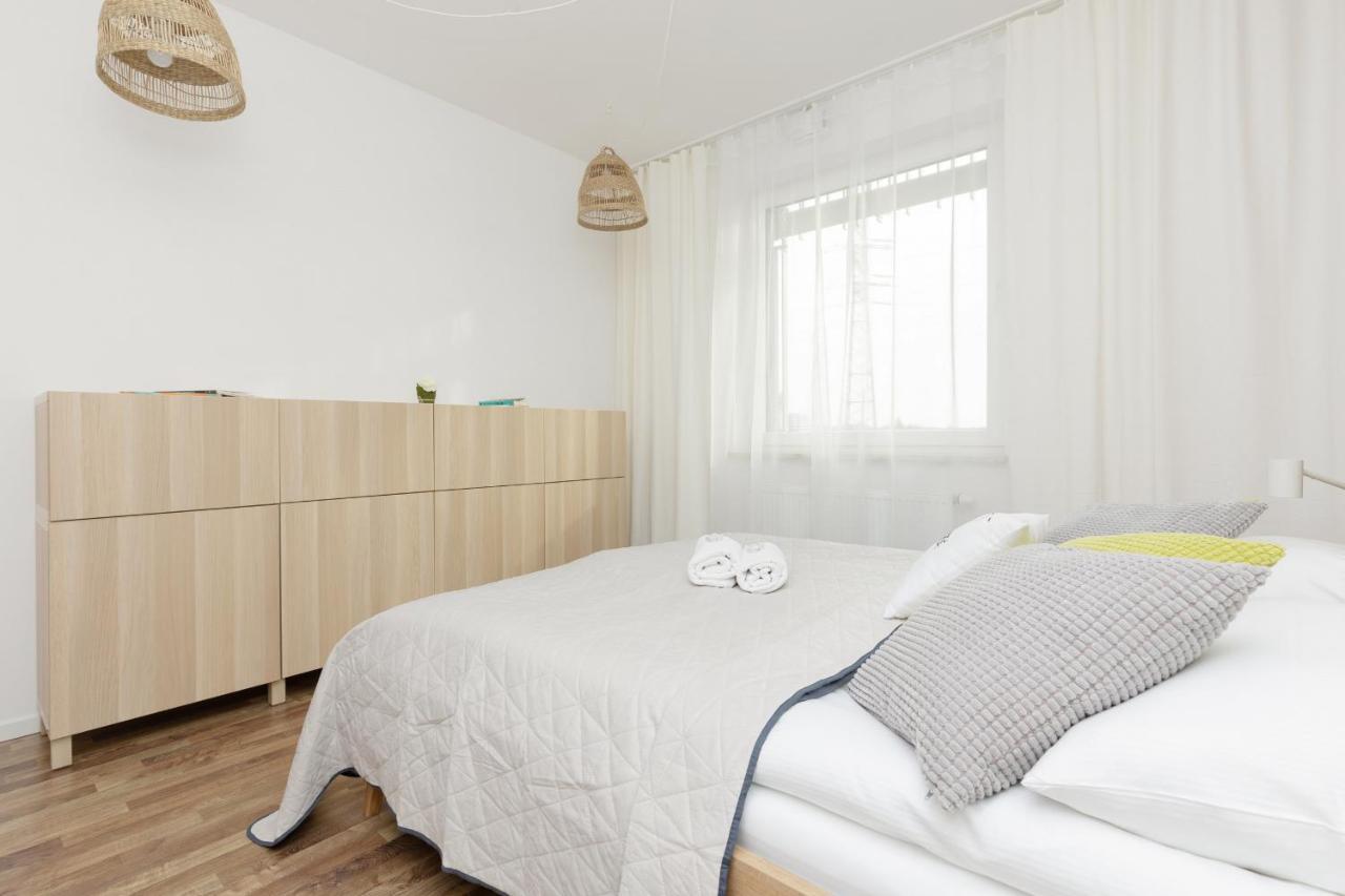 Stacja Wola Apartments With Parking By Noclegi Renters Varsó Kültér fotó