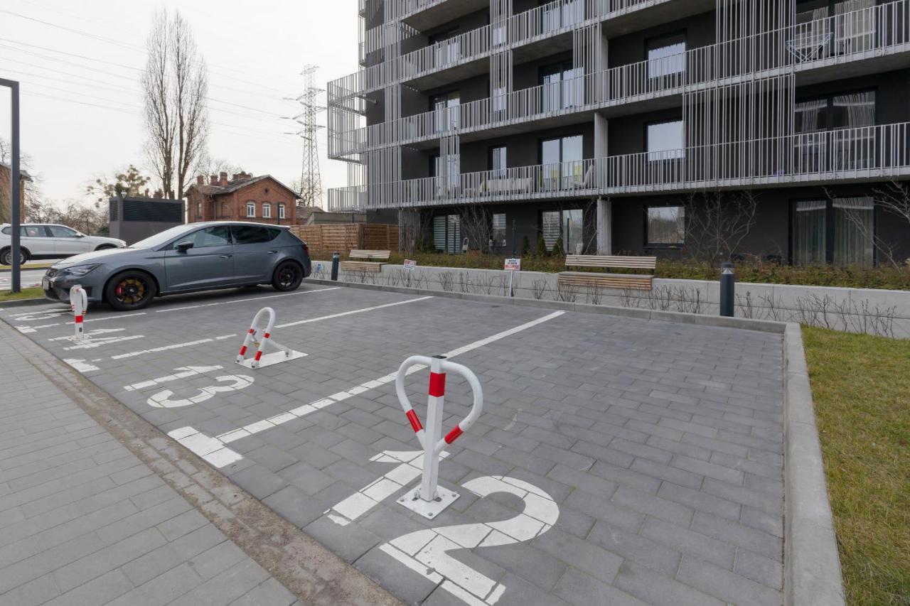 Stacja Wola Apartments With Parking By Noclegi Renters Varsó Kültér fotó