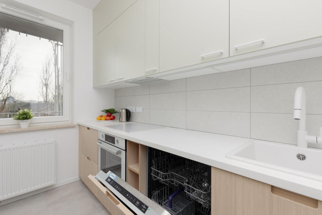 Stacja Wola Apartments With Parking By Noclegi Renters Varsó Kültér fotó