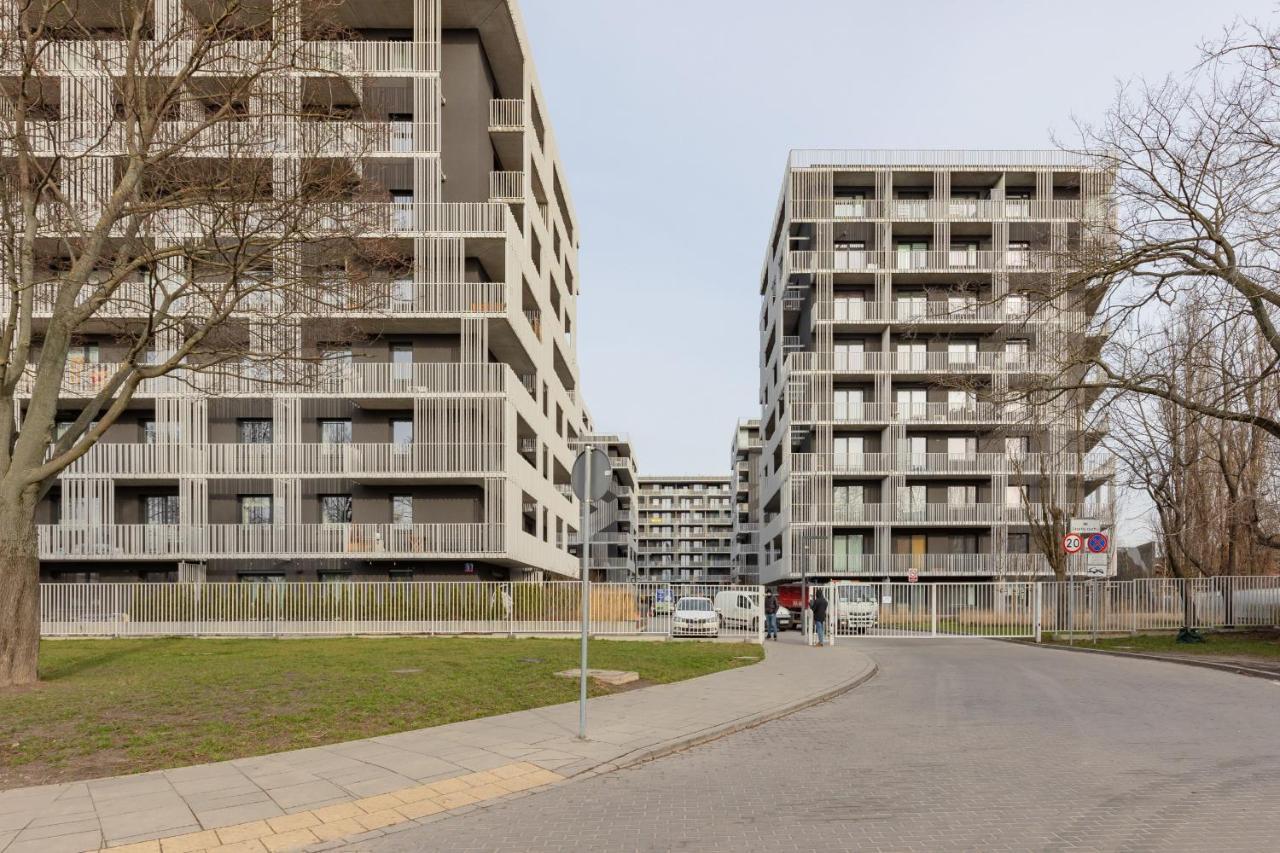 Stacja Wola Apartments With Parking By Noclegi Renters Varsó Kültér fotó