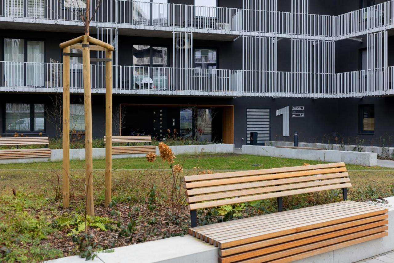 Stacja Wola Apartments With Parking By Noclegi Renters Varsó Kültér fotó