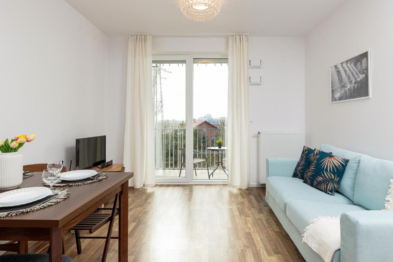 Stacja Wola Apartments With Parking By Noclegi Renters Varsó Kültér fotó