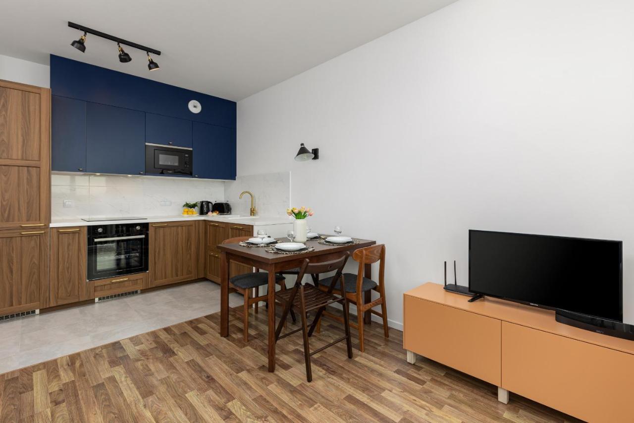 Stacja Wola Apartments With Parking By Noclegi Renters Varsó Kültér fotó