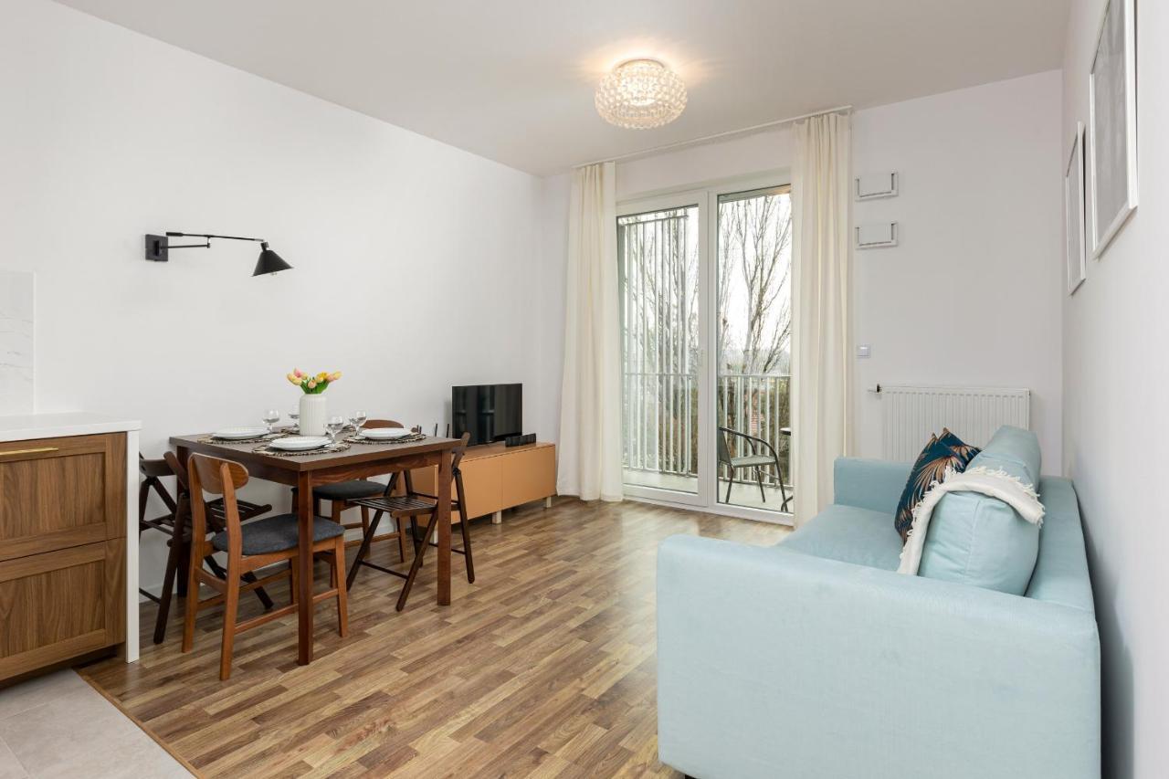 Stacja Wola Apartments With Parking By Noclegi Renters Varsó Kültér fotó